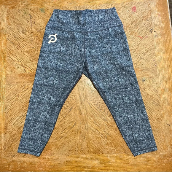 NWT Peloton Blue Cadence Capri Athletic Leggings XL. - Picture 1 of 7